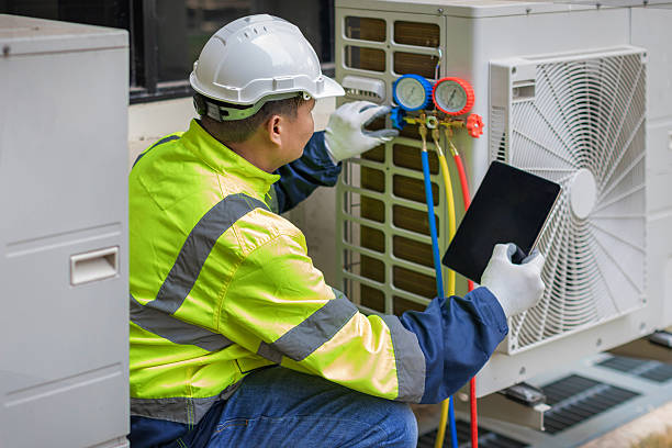 Professional Hvac technician working in Lindsay, OK
